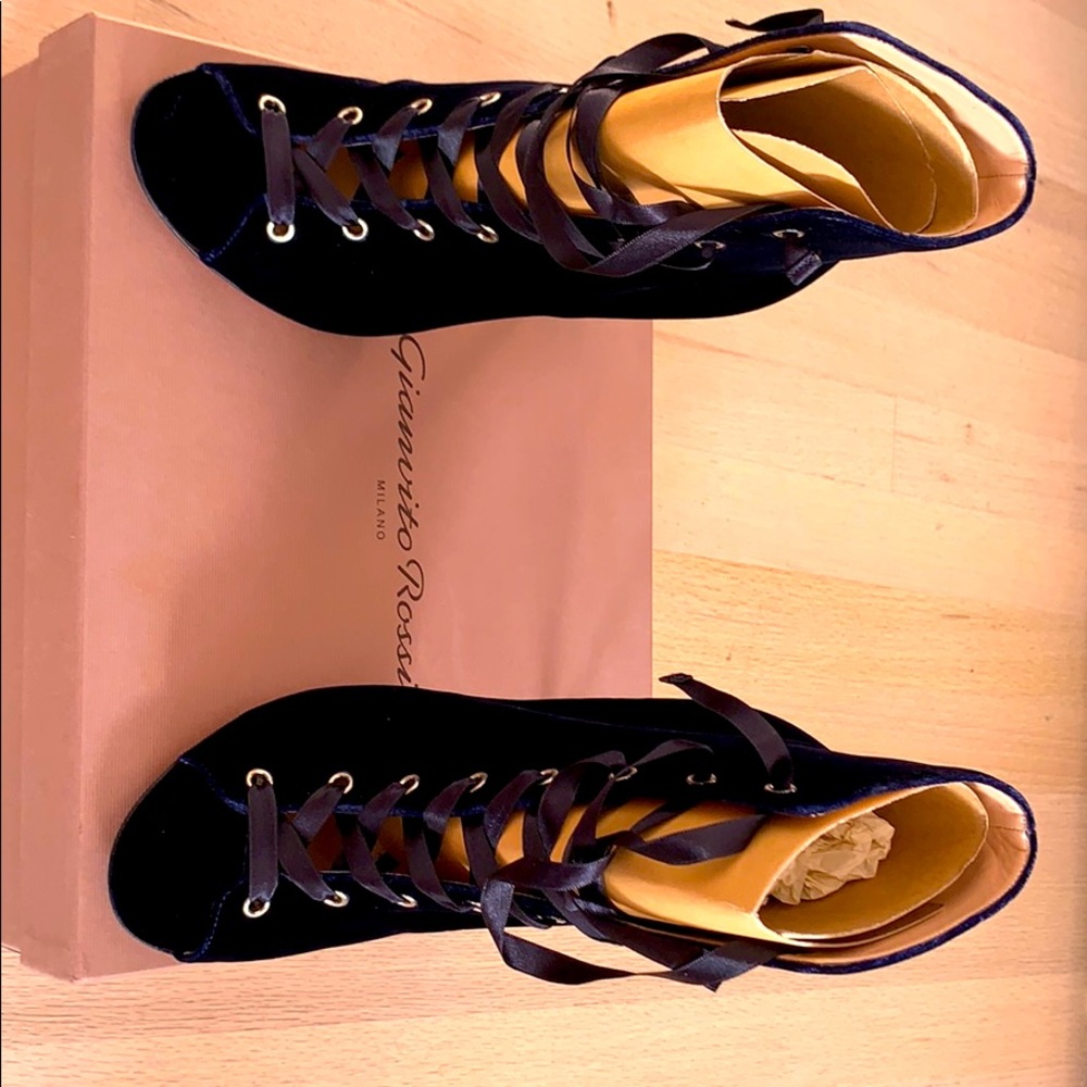 Gianvito Rossi navy velvet bootie. Size 39